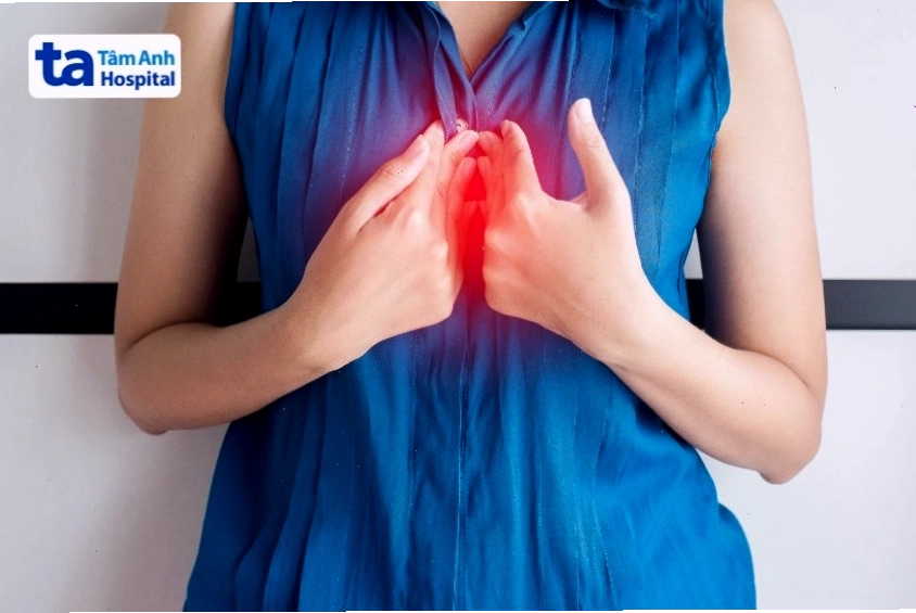 Ảnh minh họa vùng bụng bị nóng khó chịu