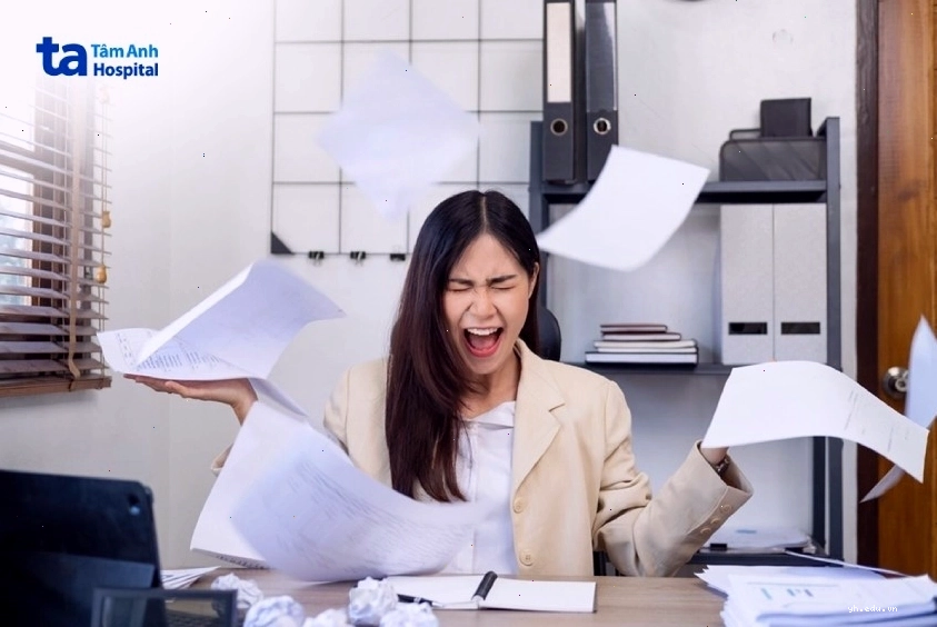 Ảnh mô tả căng thẳng kéo dài dẫn đến tim đập nhanh