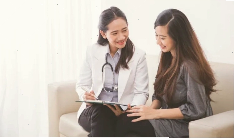 Bác sĩ đang tư vấn về kỹ thuật chẩn đoán tiêu hóa