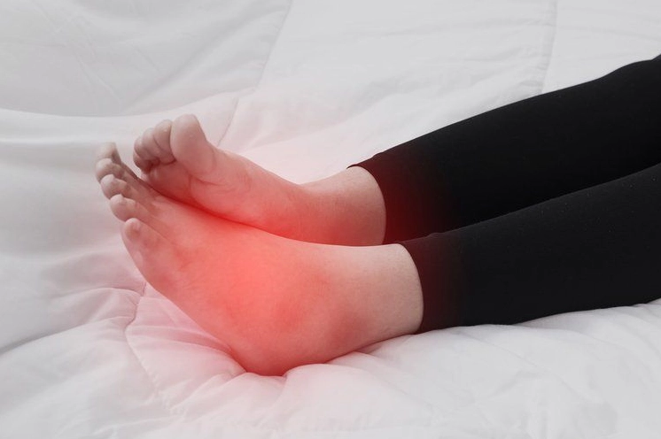 Bàn chân bị nóng ran là bệnh gì và những điều cần đặc biệt lưu tâm