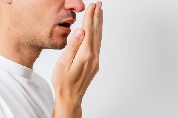 Bạn thắc mắc miệng bị tanh là bệnh gì và dấu hiệu cảnh báo sức khỏe
