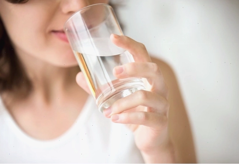 Bệnh nhân uống nhiều nước khi dùng thuốc