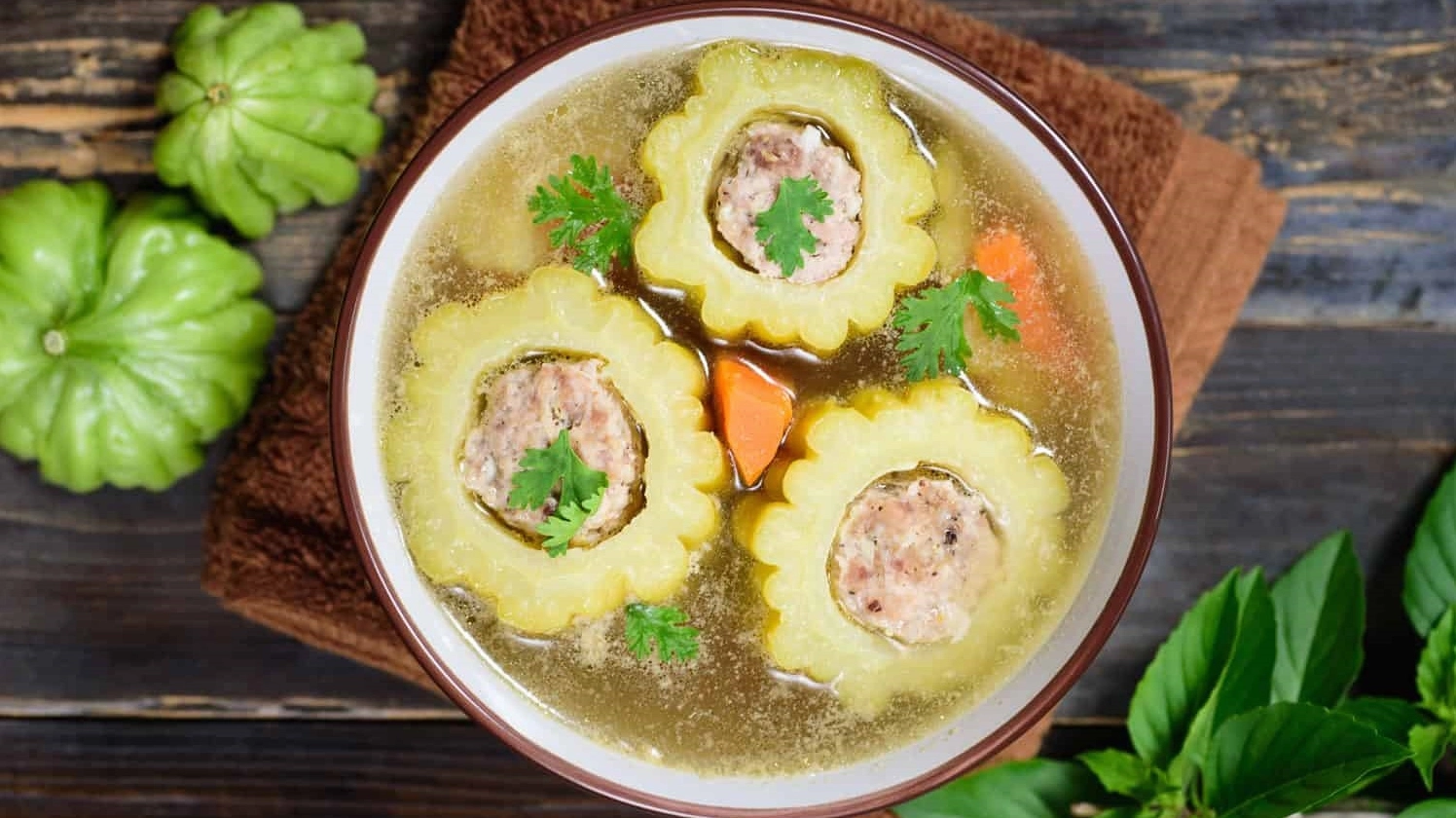 Bí ẩn sức khỏe từ trái khổ qua trị bệnh gì và công dụng thực tế
