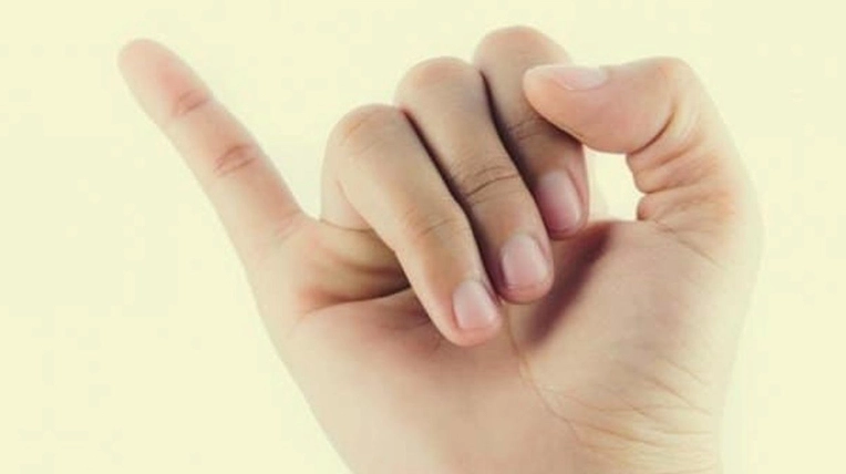 Bị tê ngón tay út là bệnh gì và những nguyên nhân y khoa cần biết