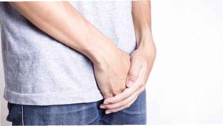 Biểu hiện của tình trạng viêm nang lông khiến dương vật nổi mẩn đỏ và có ít mủ gần gốc lông