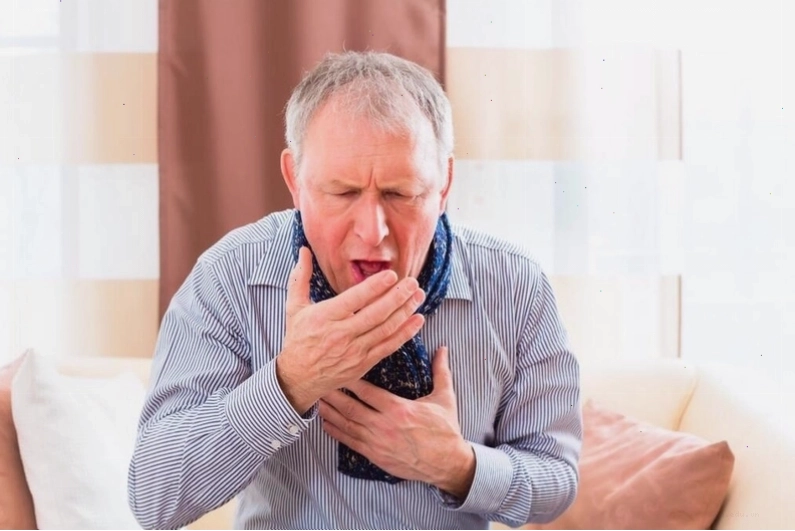 Biểu hiện người già khi bị sặc trong bữa ăn