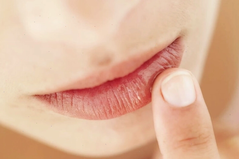 Bôi thuốc mỡ giúp làm dịu vết thương