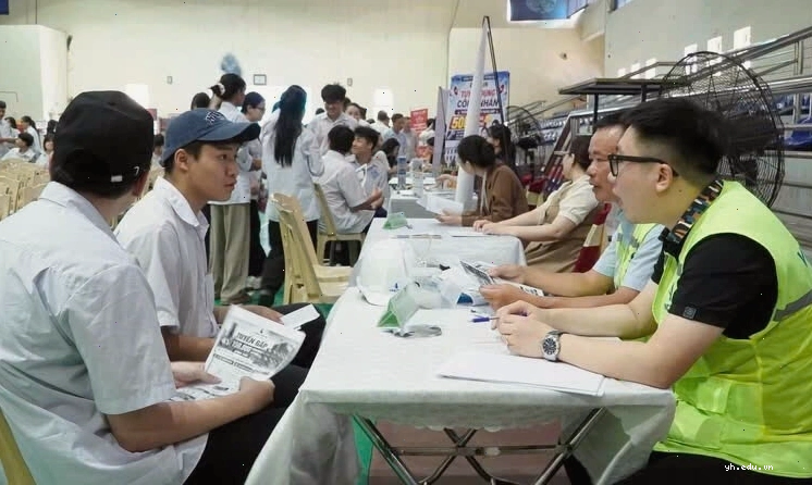 Các hoạt động tư vấn sức khỏe tại ngày hội việc làm