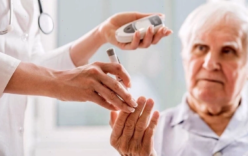 Cách chăm sóc người có bệnh nền