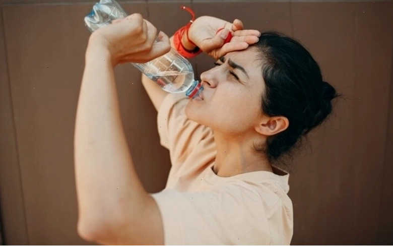 Cách điều trị tình trạng khát nước kéo dài