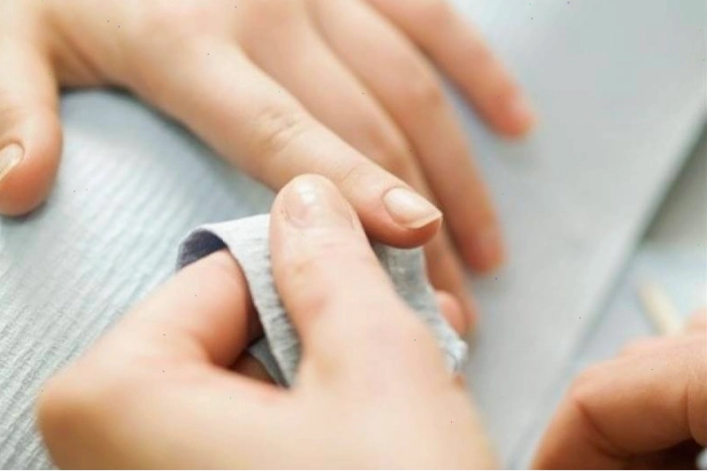 Cách vệ sinh và chăm sóc móng tay đúng cách