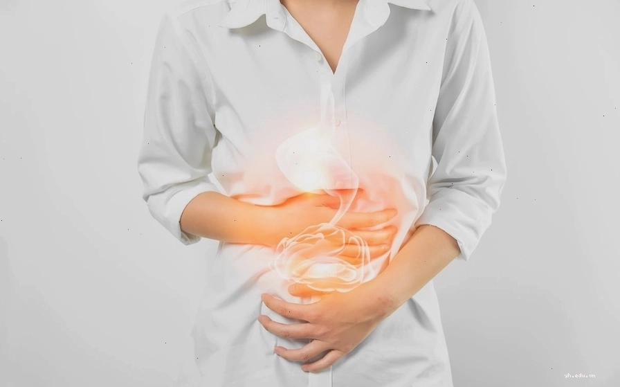Cảm giác nóng rát ở vùng bụng trên gây khó chịu