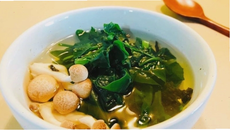 Canh chay nấm tràm rau mồng tơi
