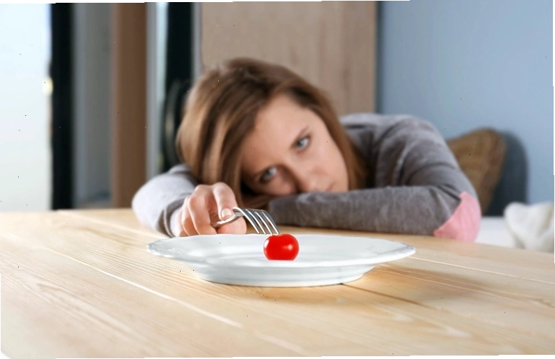 Chán ăn và buồn nôn là các tình trạng thường gặp