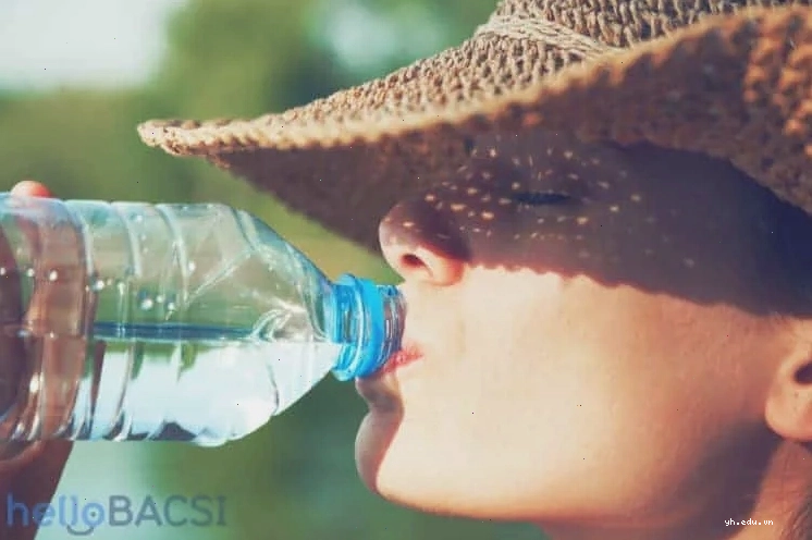 Chứng khát nước khiến bạn uống nước liên tục