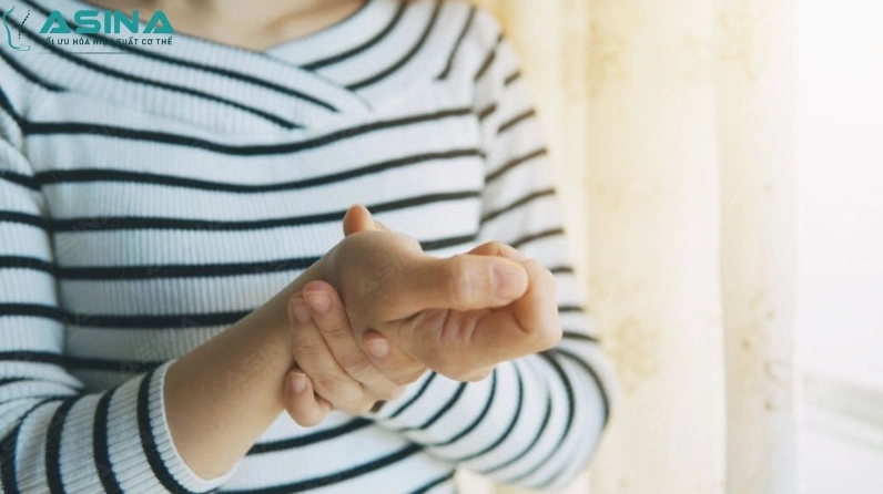 Chuột rút bàn tay là bệnh gì và những dấu hiệu bạn cần lưu ý