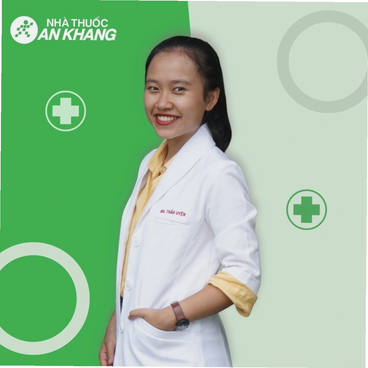 Chuyên gia y tế thực hiện tư vấn cho bệnh nhân