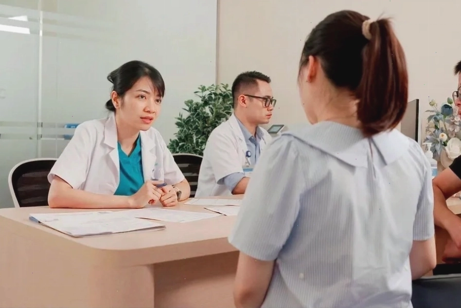 Chuyên gia y tế tư vấn sàng lọc trước sinh