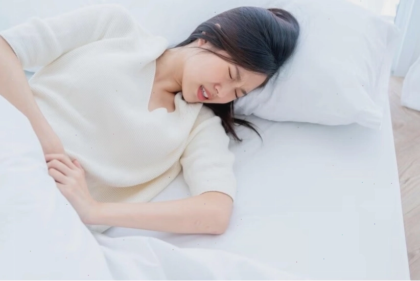 Đào ban là dấu hiệu lâm sàng điển hình xuất hiện ở vùng bụng và ngực