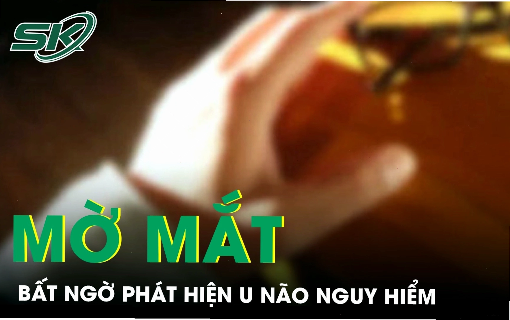 Đau đầu và mờ mắt là triệu chứng phổ biến của u não