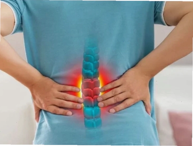 Đau lưng đột ngột kèm theo yếu chân là dấu hiệu cảnh báo điển hình của viêm tủy