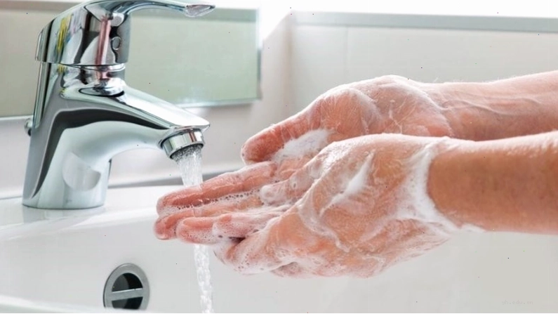 Để phòng tránh bệnh chín mé thì bạn nên thường xuyên rửa tay với xà phòng