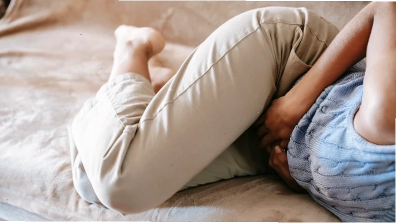 Đi ngoài ra máu là bị bệnh gì