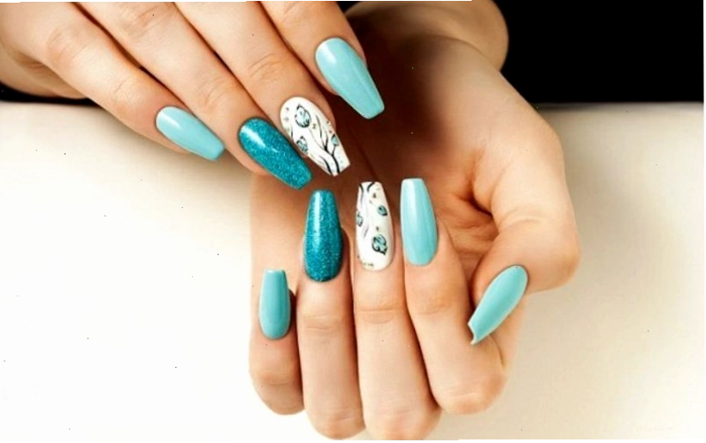 Dị ứng với sơn móng tay gây ra đốm trắng
