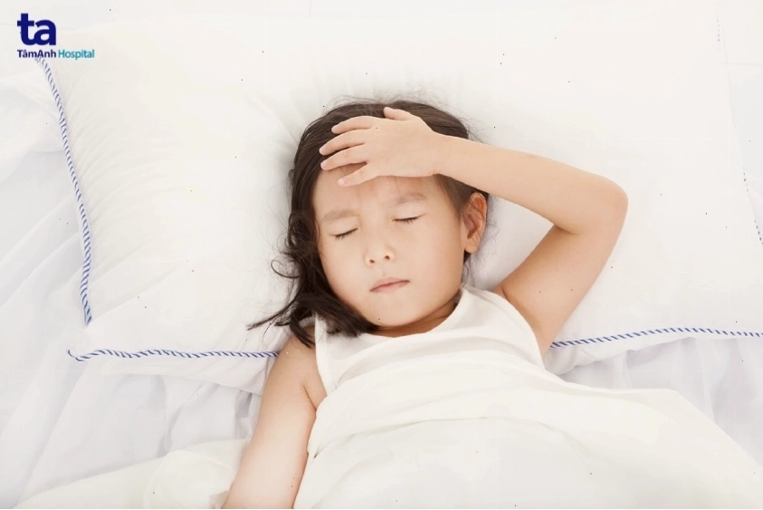 Đối tượng dễ bị nhiễm sốt siêu vi bao gồm người già và trẻ nhỏ