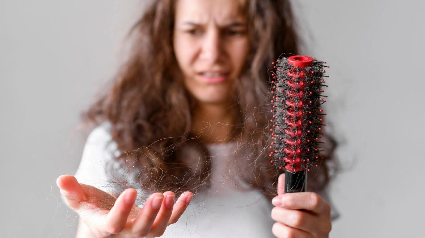 Giải đáp mụn mọc trên trán là bệnh gì và các cách khắc phục hiệu quả