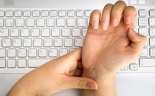 Giải đáp tê bì đầu ngón tay là bệnh gì và cách xử lý hiệu quả