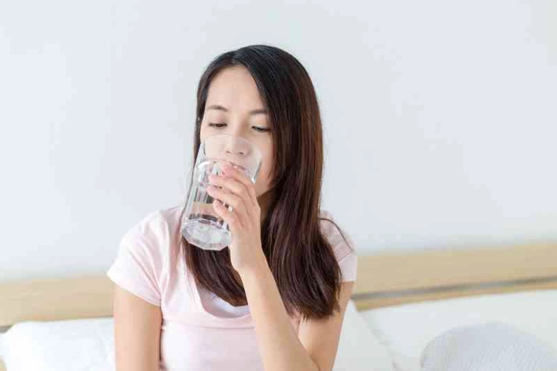 Giải đáp thắc mắc khoa học không khát nước là bệnh gì hiện nay