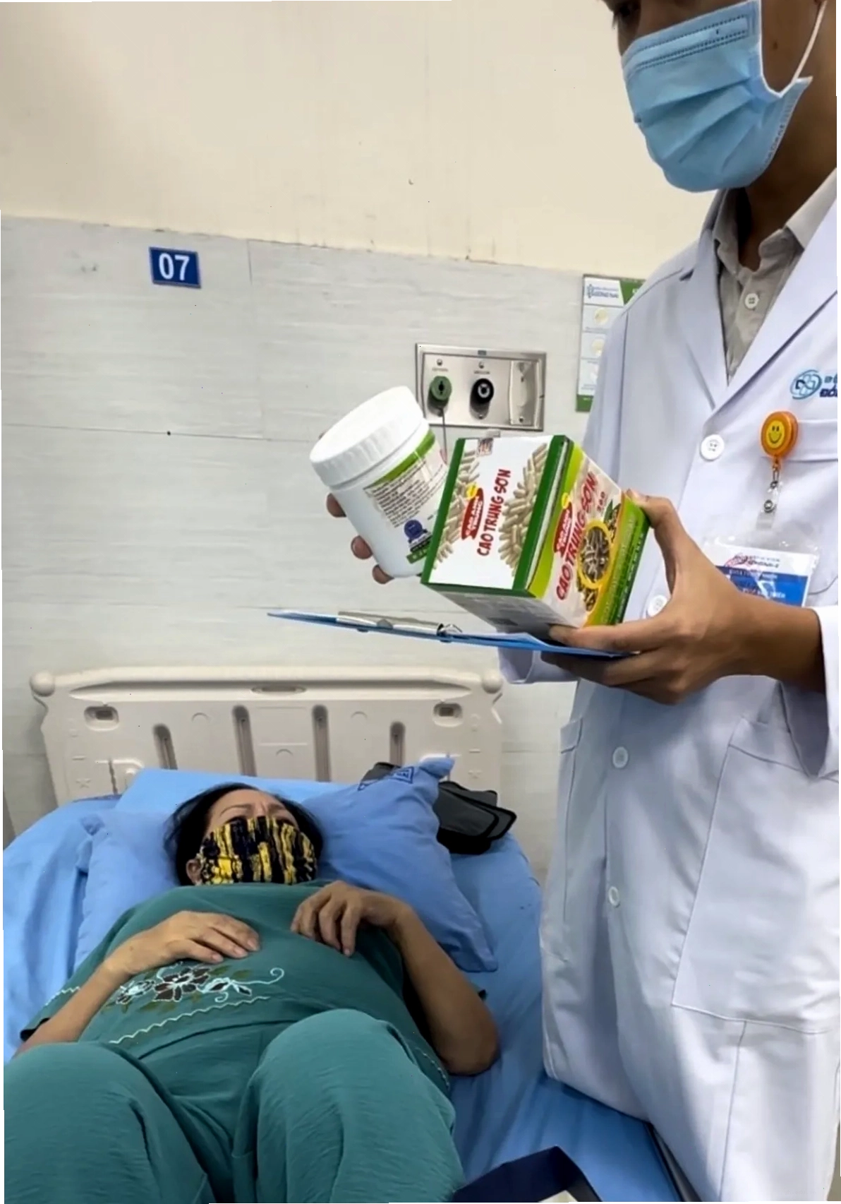 Hình ảnh cảnh báo về việc mua thuốc không rõ nguồn gốc trên mạng
