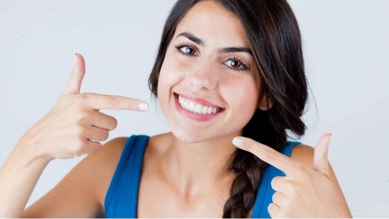 Hình ảnh chải lưỡi vệ sinh