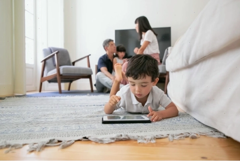 Hình ảnh hạn chế thiết bị điện tử giúp trẻ phát triển tốt hơn