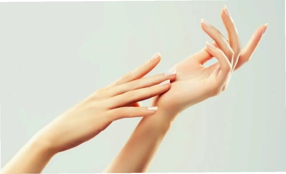 Hình ảnh hướng dẫn cách chăm sóc móng tay khỏe mạnh tại nhà