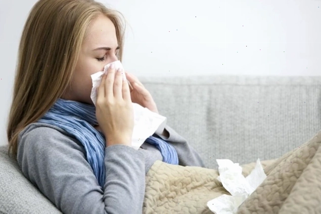 Hình ảnh mô tả tổng quan về việc bảo vệ sức khỏe và phòng tránh tác động của gió lạnh