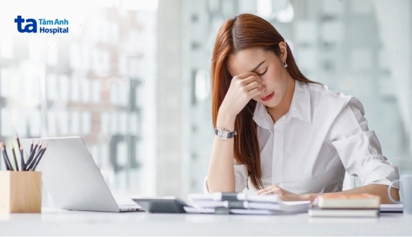 Hình ảnh người trẻ đối mặt với căng thẳng gây hồi hộp