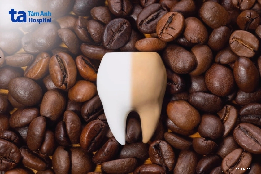 Hình ảnh thực phẩm sẫm màu gây ố vàng răng
