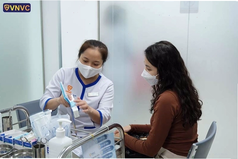 Hình ảnh tiêm phòng vắc xin HPV cho phụ nữ