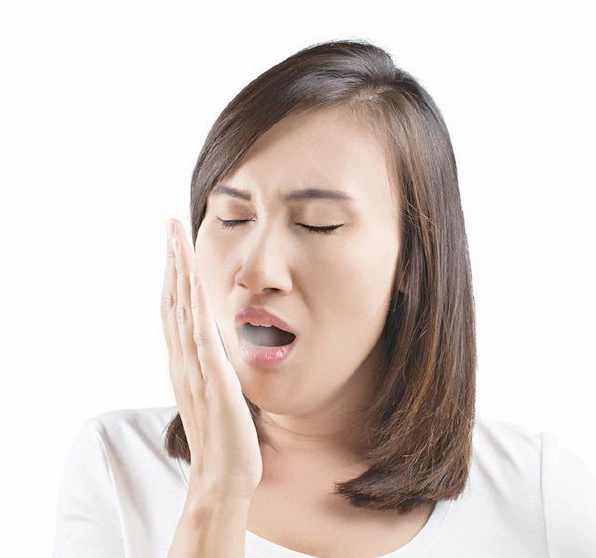 Hơi thở có mùi hôi là bị bệnh gì và cách nhận diện dấu hiệu bất thường