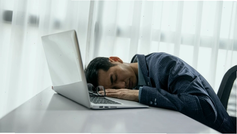 Làm việc quá sức là nguyên nhân gây suy giảm sức khỏe