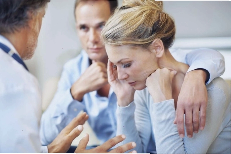 Mẹ bầu thăm khám bác sĩ
