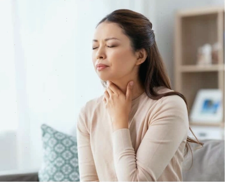Minh họa cảm giác nghẹn cổ họng nhưng ăn uống bình thường