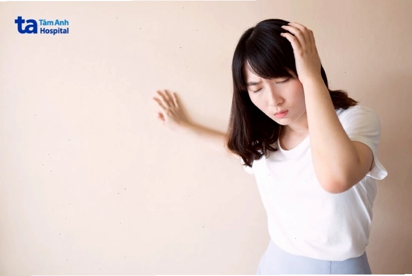 Minh họa hiện tượng thiếu máu não tạm thời khi đứng lên