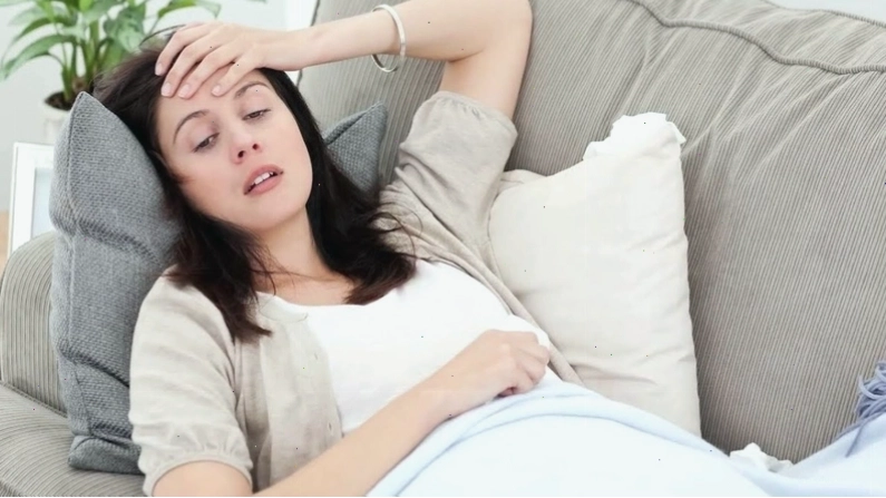 Minh họa người mệt mỏi và run rẩy khi đói