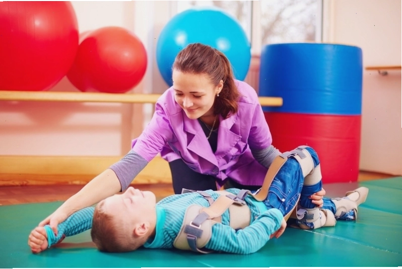 Minh họa quá trình chăm sóc trẻ cần sự hỗ trợ chuyên sâu