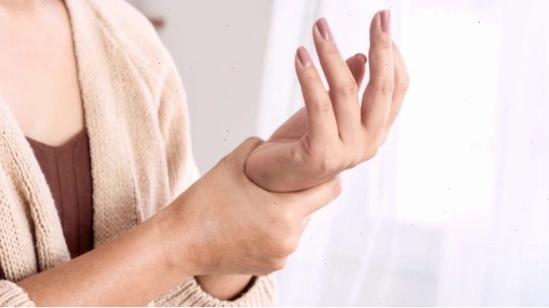 Minh họa tình trạng đầu hoặc cả ngón tay bị tê bì