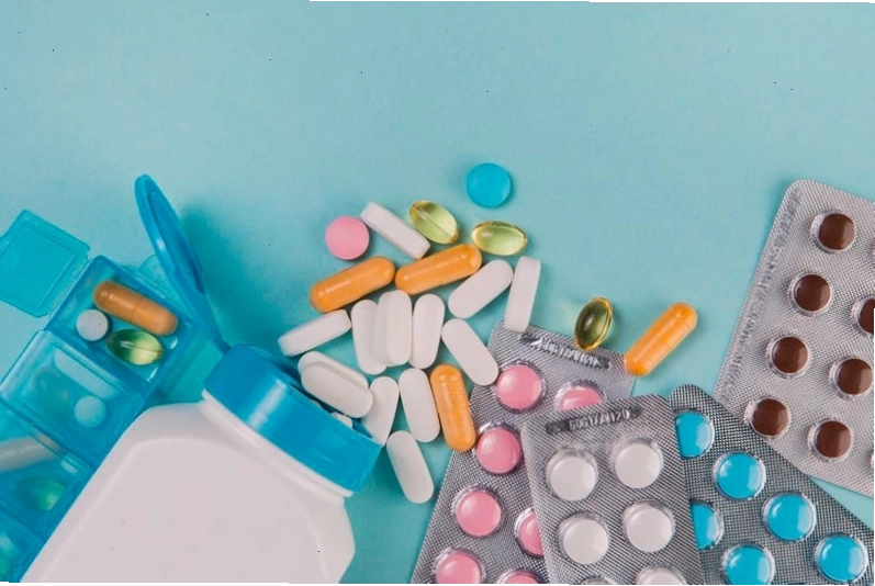 Một số loại thuốc có thể gây tác dụng phụ khiến phân chuyển màu xanh