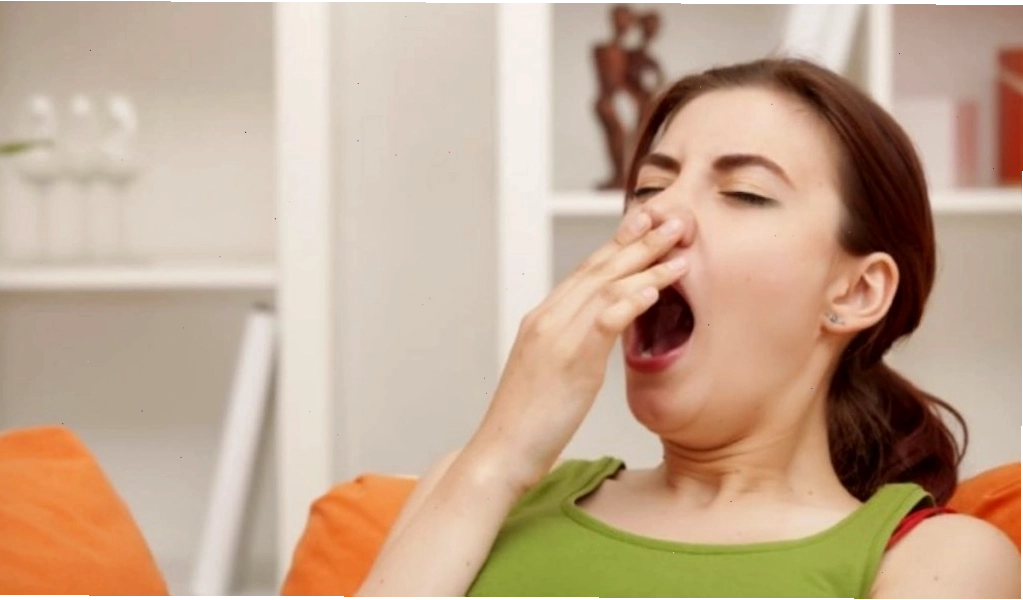 Ngáp liên tục chảy nước mắt